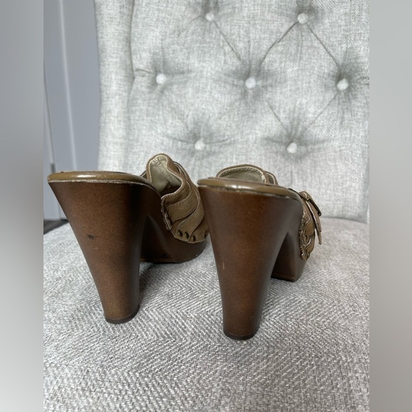 DANA BUCHMAN Heel Mule Clog 9M Womens Tan Suede Leather Studded - Picture 4 of 4